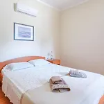Апартаменты Renatoemilia Spacious With Courtyard