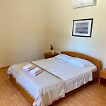 Renatoemilia Spacious With Courtyard Апартаменты *