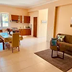 Renatoemilia Spacious With Courtyard *