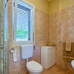 Renatoemilia Spacious With Courtyard Коромачно