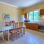 Апартаменты Renatoemilia Spacious With Courtyard
