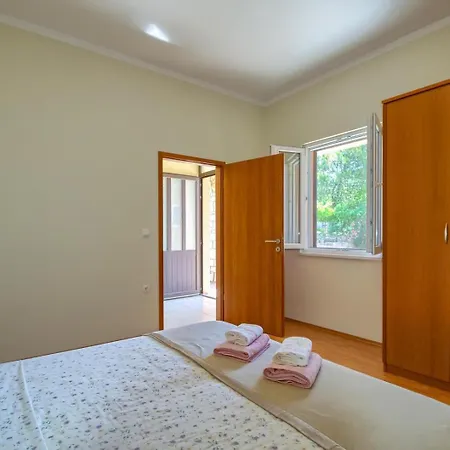 Renatoemilia Spacious With Courtyard *