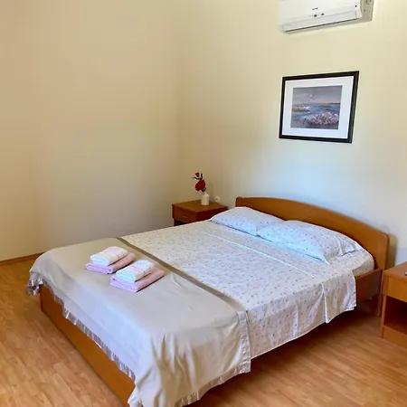 Renatoemilia Spacious With Courtyard Apartment *