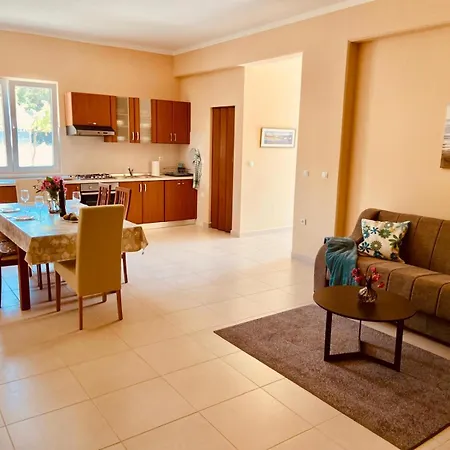 Renatoemilia Spacious With Courtyard *