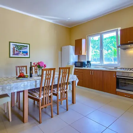 Apartment Renatoemilia Spacious With Courtyard